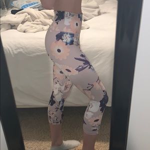 LIKE NEW floral leggings